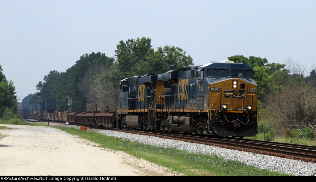 CSX 5439 & 5219 lead train L182-30 onto the Andrews sub